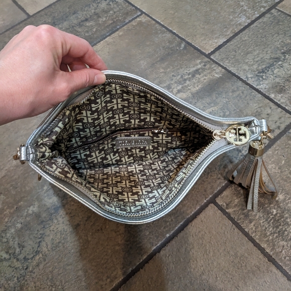 Tory Burch Soft Leather Reva Metallic Silver Clutch Shoulder Bag - Picture 11 of 16